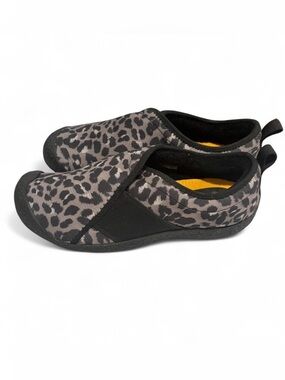 Slip-On Keen women’s Leopard Print Slippers/shoes with fleece lining rubber sole